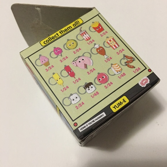 Kidrobot Vinyl Keychain - Picture 12 of 14